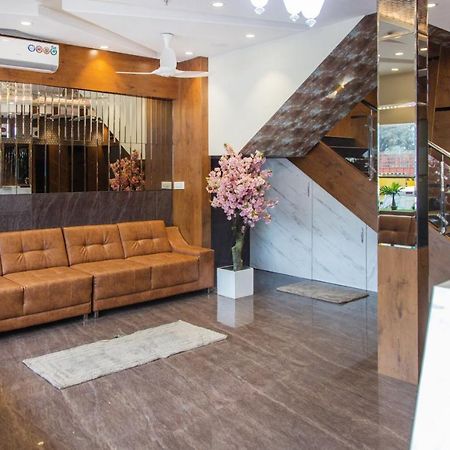 Hotel Hometown Near Us Embassy Bkc Βομβάη Εξωτερικό φωτογραφία